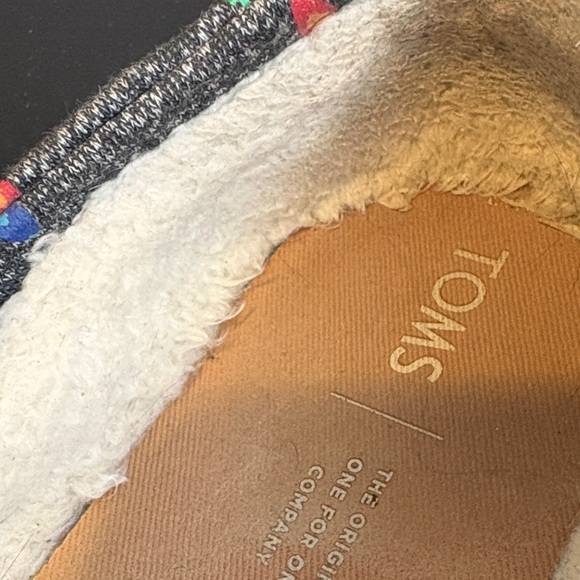 TOMS Warm Colorful Patterned Slippers - Picture 2 of 4